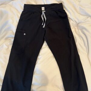 Figs Kade Cargo Black scrub bottoms size Small / Tall